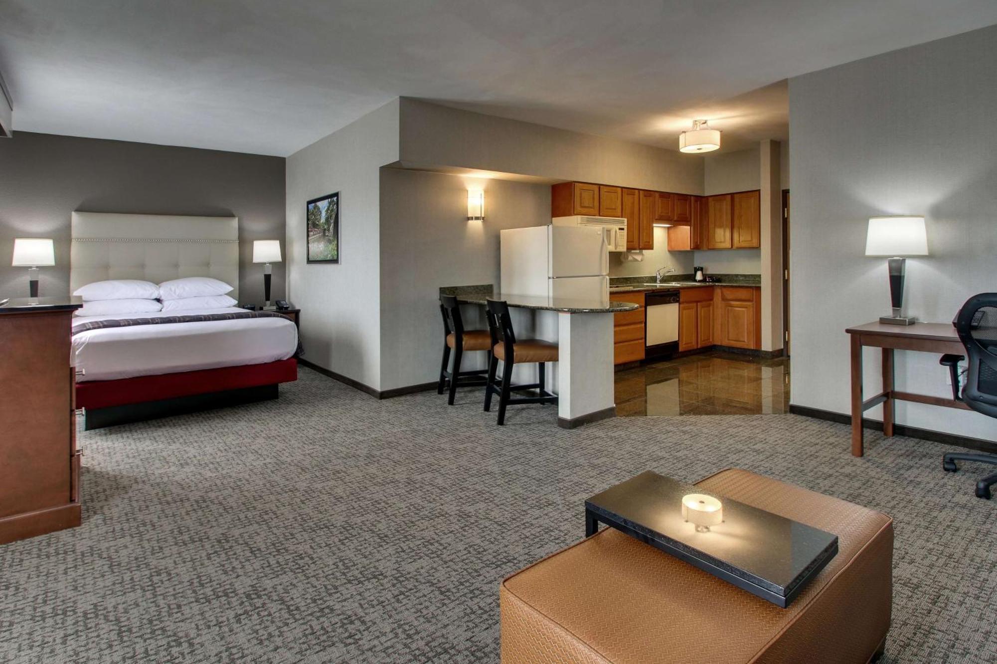 Hotel Drury & Northwest Medical Center San Antonio