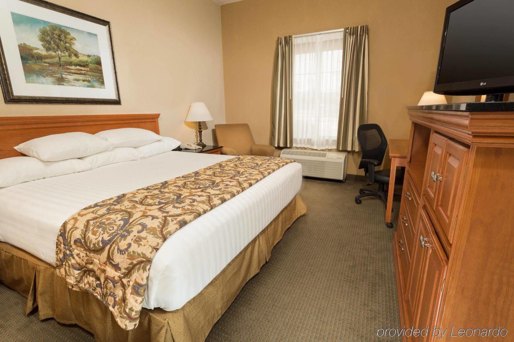 Hotel Drury & Northwest Medical Center