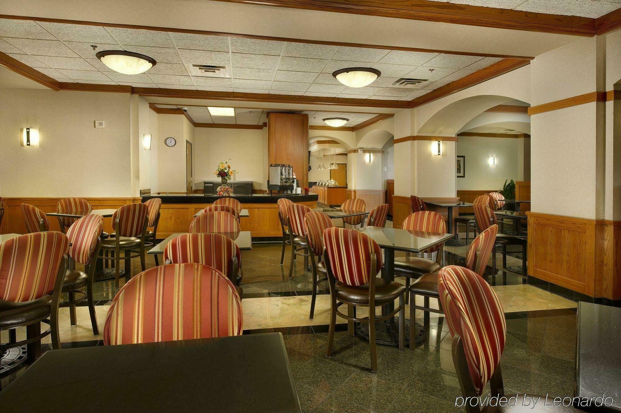 Drury & Northwest Medical Center Hotel 3*